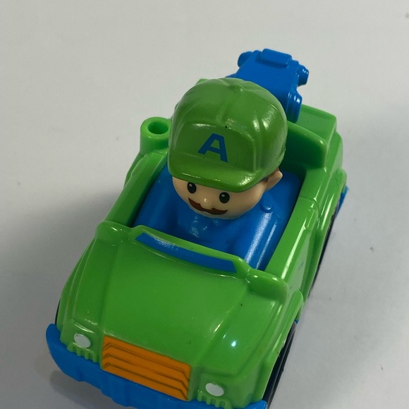 Vintage Fisher Price lot of 7 Little People Wheelies Race Car & more - Picture 8 of 8